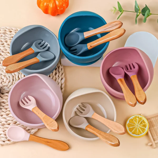 S47456891a2c1466a9ec90d464396148dM 3-Piece Silicone Baby Feeding Bowl Set with Spoon